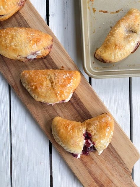 Homemade baked sweet empanadas stuffed with a cherry cream cheese filling! They are a fun dessert to enjoy any time of year! Dessert Empanadas Recipe, Sweet Empanadas Recipe, Dessert Empanadas, Sweet Empanadas, Cheesecake Cream, Super Easy Dessert, Canned Biscuit, Cheese Cake Filling, Super Easy Desserts