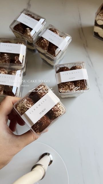 Bake Sale Packaging, Cake To Go, Pastry Design, Bottle Cake, Food Business Ideas, Tiramisu Dessert, Best Pizza Dough, Baking Packaging, Cake In A Jar