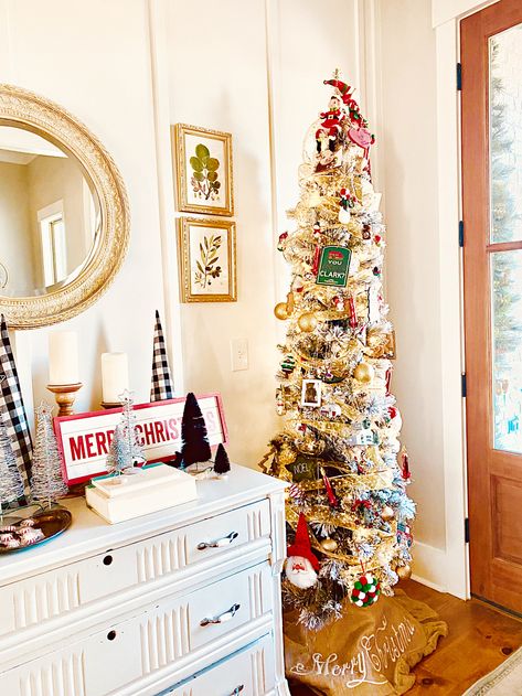 Christmas Tree in our Foyer of our Mississippi Home White Flocked Christmas Tree, French Country Christmas, Copper Christmas, Polish Christmas, Rose Gold Theme, Frosted Christmas Tree, Fur Tree, Scandinavian Style Home, Christmas Vignettes