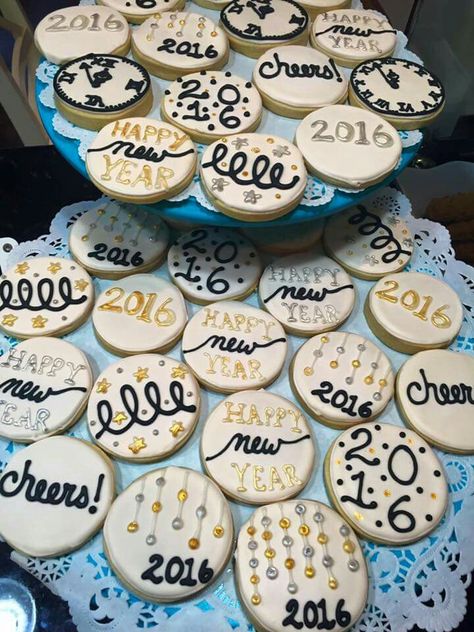 New Year cookies New Year Donut Ideas, New Year Baked Goods, New Years Eve Sugar Cookies Royal Icing, New Year Cookies Ideas, New Year’s Eve Cookies 2023, New Years Eve Cookie Ideas, New Year Decorated Sugar Cookies, New Years Cutout Cookies, New Year Bakery Ideas