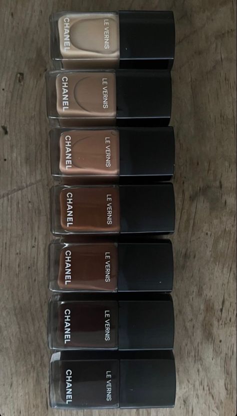 Shades of brown Chanel nail polish 🤎 Golden Brunette, Terrence Loves You, Virgo Rising, Brunette Aesthetic, Chanel Nail Polish, Estilo Ivy, Fall Nail Polish, Chanel Nails, Chocolate Girls