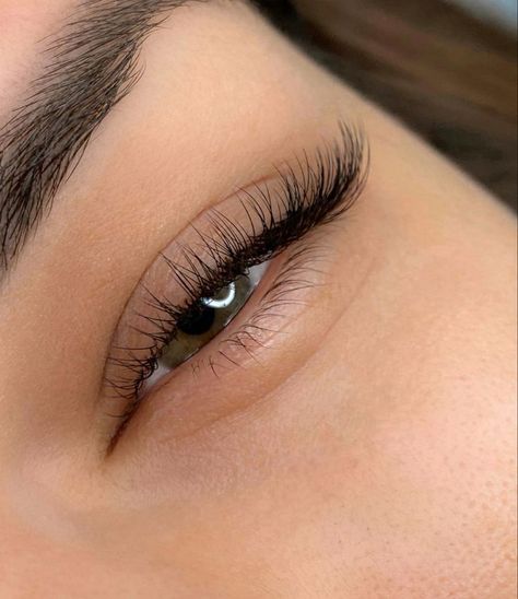 Extensão de Cílios I Cílios fio a fio I Alongamento Natural Fake Eyelashes, Lashes Fake Eyelashes, Lashes Extensions, Cat Eye Lash, Perfect Eyelashes, Natural Eyelash Extensions, Pretty Lashes, Eyelash Extentions, Pretty Aesthetic