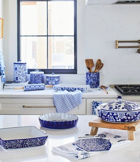 Blue And White Kitchen Decor Ideas, Chinoiserie Kitchen Decor, Coastal Grandmillennial, Blue And White Kitchen Decor, Chinoiserie Kitchen, Cute Tips, Blue And White Dinnerware, Blue White Kitchens, Blue And White Wallpaper