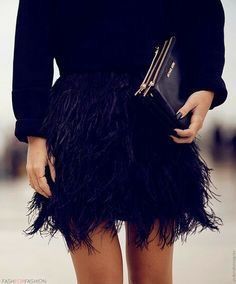 Feather Skirt Outfit, Outfit Elegantes, Feather Skirt, Look Formal, Look Rock, Skirt Outfit, Mode Inspiration, Primavera Estate, Passion For Fashion