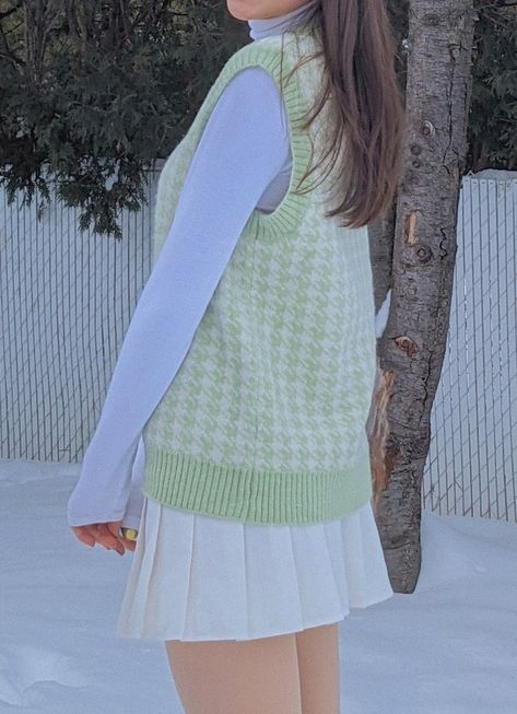 Sweater Vest Outfit Green, Green Sweater Vest Outfit, Sweather Vest, Diy Crochet Vest, Style A Vest, Store Uniform, How To Style A Vest, Kerala Trip, Tennis Skirt Outfits