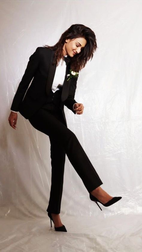 Girl Tuxedo Prom, Womens Tuxedo Outfit Wedding, Womens Tuxedo Outfit, James Bond Theme Party Outfit, Women Tuxedo Outfit, Tux For Women, Female Tux, Girl Tuxedo, Black Tie Wedding Attire