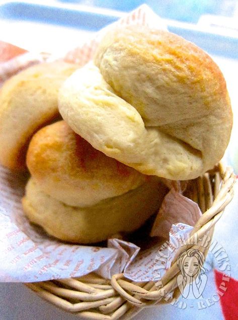 Pioneer Woman Bread, Parker House Rolls Recipe, Easy Bread Machine Recipes, Parker House Rolls, Food Network Chefs, Bread Rolls Recipe, Easy Pizza Dough, Sourdough Starter Recipe, Baked Rolls