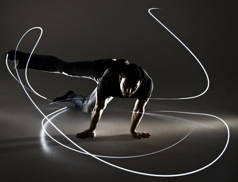 Breakdancing Photography, Breakdance Aesthetic, Female Breakdancer, Breakdance Photography, Breakdance Moves, Fire Dancing Photography, Light Painting Photography, Graphic Book, Disco Lights