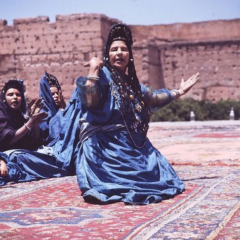 Moroccan Dance, Surf Morocco, History Of Morocco, Your Voice Matters, Dance Group, Moroccan Women, Moroccan Culture, Moroccan Art, Culture Clothing