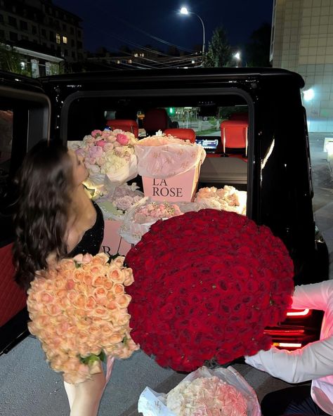 Wealth Lifestyle, Luxury Birthday Gifts, Luxury Flower Bouquets, My Kind Of Love, Luxury Lifestyle Dreams, Happy Things, Happy Wife, Beautiful Bouquet Of Flowers, Future Lifestyle