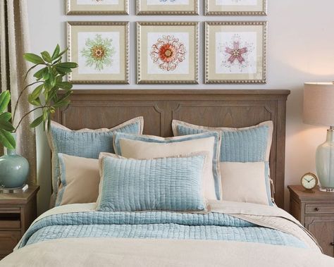 How to Arrange Decorative Toss Pillows on Bed Bed Cushions Arrangement, Bed Decorative Pillows, Bed Pillow Arrangement, Cushion Arrangement, Pillows Ideas, Bed Headboard Design, Pillow Arrangement, Shabby Chic Dresser, Bed Cushions