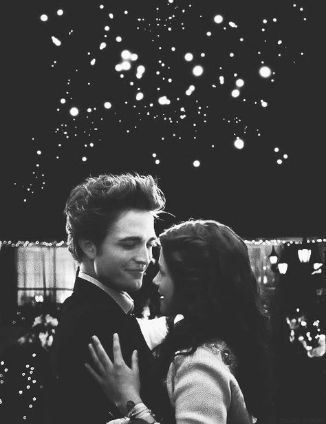 Twilight Black And White, Edward And Bella, Twilight Saga, Historical Figures, Black And White, Concert, Fictional Characters, White, Black