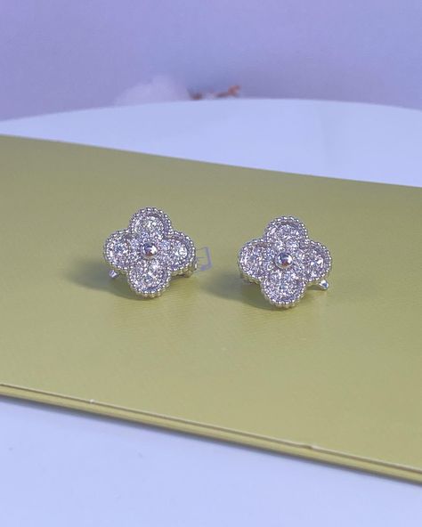 #vca #vintage Vca Earrings, Vintage Alhambra Earrings, Alhambra Earrings, Classy Jewelry, Van Cleef, Everyday Jewelry, Diamond Earrings, Diamonds, Van