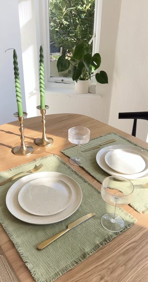 Table Setting Everyday, Dining Table Decor Everyday, Table Settings Everyday, Science Decor, Table Place Settings, Welcome To My House, House Arch Design, Dinner Table Setting, Dinner Table Decor