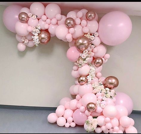 Pink Balloon Garland With Flowers, Balloon Garland With Flowers, Floral Balloon Garland, Ballon Decoration, Garland Ideas, Gold Baby Showers, Baby Themes, Balloon Flowers, Decorations Party