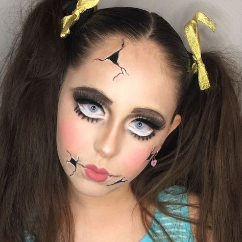 Creep Doll Makeup Halloween, Babydoll Makeup Halloween, Broke Doll Makeup Halloween, Demon Doll Makeup, Creepy Doll Hairstyles, Doll Makeup Halloween Kids, Ragdoll Makeup Halloween, Doll Makeup For Halloween, Broken Doll Face Makeup