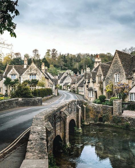 Tapeta Harry Potter, Castle Combe, Magic Places, Voyage Europe, Future Travel, English Countryside, England Travel, Travel Inspo, Pretty Places