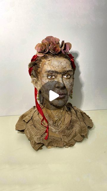 76K likes, 1,776 comments - gabrihel8 on June 10, 2022: "Frida kahlo in cardboard❤️ #art #artist #creative #artoftheday #sculpture" Frida Kahlo Paper Doll, Cardboard Art Sculpture, Frida Kahlo Art, Cardboard Sculpture, Cardboard Art, Box Art, Cardboard Box, Art Day, Paper Dolls