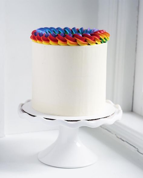 Cake With Rainbow, Rainbow Border, Rope Border, Cake Decorating, Things To Think About, Rainbow, Cake, On Instagram, Design