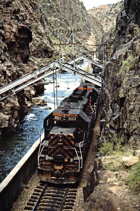 Track Photoshoot, Train Tracks Photography, Steam Trains Photography, Chicago Cityscape, Railroad Images, Railroad Pictures, Union Pacific Railroad, Railroad Photography, Train Art