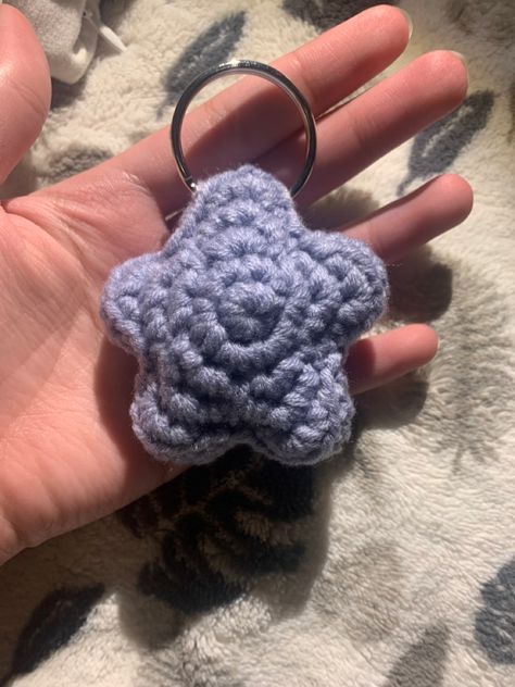 Cute Purple Crochet, Purple Crochet Projects, Small Crochet Lavender, Purple Crochet Keychain, Purple Crochet Plushies, Cute Flower Crochet Keychain, Sewing Things, Crochet Inspo, Crochet Keychain