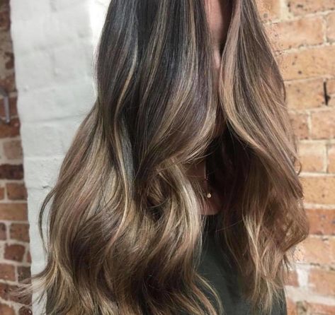 Biscuit Brunette Hair Color is the Low-Maintenance Trend That Will Refresh Your Summer Look Biscuit Brunette Hair, Biscuit Brunette, Haircuts For Long Hair With Layers, 2023 Hair, Glossier Look, Long Layered Hair, Haircuts For Long Hair, Beauty Clothes, Beauty Ideas