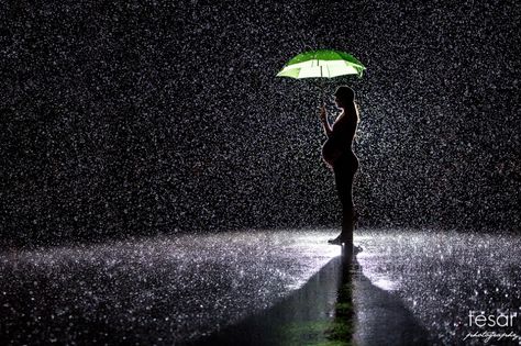 Maternity Rain Photoshoot, Rain Maternity Photos, Silhouette Maternity, Cute Pregnancy Photos, Photography Rain, Amazing Portraits, Maternity Shots, Rain Baby, Maternity Studio Photoshoot