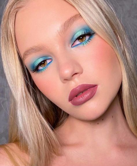 Trucco Smokey Eye, Winter Eyeshadow, Make Up Color, Pastel Eyeshadow, Maquillage On Fleek, Pastel Makeup, Bright Makeup, Winter Makeup, Fancy Makeup