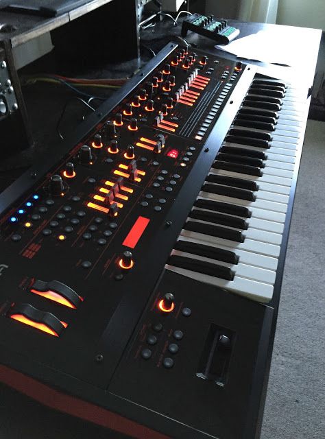 Synth Aesthetic, Electronic Music Instruments, Synthesizer Music, Music Production Equipment, Home Recording Studio Setup, Music Keyboard, Recording Studio Design, Recording Studio Home, Home Studio Setup