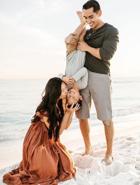 White Blue Brown Family Photos, Family Holiday Photos Outfits Beach, Family Picture At The Beach, Jeans On The Beach Photoshoot, Barefoot Family Photoshoot, Beach Photoshoot Ideas Family Of 3, Small Family Beach Pictures, Family Of 3 Beach Photo Ideas, Boat Family Photoshoot