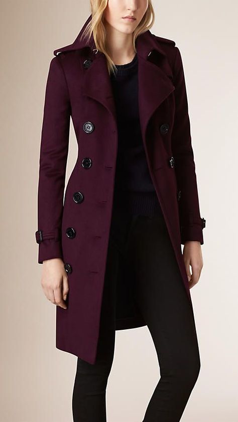 Plum Sandringham Fit Cashmere Trench Coat Burgundy Trench Coat, Burberry Trenchcoat, Mode Mantel, Burberry Coat, Burberry Trench Coat, Long Coat Women, Coat Outfits, Burberry Women, Trench Coats Women