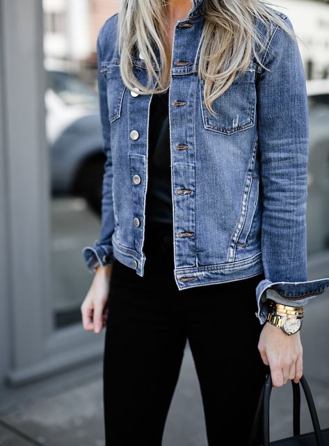 jean jacket / Krystal Schlegel #krystalschlegel Black Jean Jacket Outfit, Jean Jacket Outfits Spring, Blue Jean Jacket Outfits, Spring Jacket Outfit, Dark Jean Jacket, Jean Jacket Styles, Dark Denim Jacket, Jacket Outfit Women, Black Jean Jacket