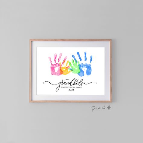 "♥ PRINT IT OFF - Handprint & Footprint Art Made Easy https://www.etsy.com/au/shop/PrintitoffShop *XL Print Collection* 2023 Create a precious wall art for the grandparents ... Perfect for a frame! The perfect heartfelt gift. Handprints are for you to complete: Be creative, layer handprints, or use colours to match your decor. You could even trace handprints onto card, cut out and stick on. INSTANT ACCESS - Digital Download File STEP 1. Download. STEP 2. Print file at home or local print shop. S Cadeau Grand Parents, Handprint Gifts, Baby Handprint, Grand Kids, Baby Milestone Cards, Footprint Art, Handprint Crafts, Baby Footprints, Handprint Art