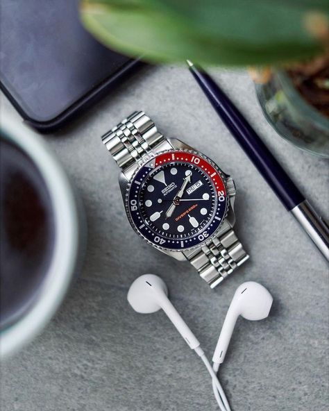 Seiko SKX Community on Instagram: “Seiko SKX009 - Photo by 📸 @a_watchguys_life - Follow our mod community 👉 @skx.mods - #skx009 #tidssonen #klocksnack #seikodiver #diverwatch…” Seiko Skx, Seiko Diver, Divers Watch, Diver, Breitling Watch, Instagram