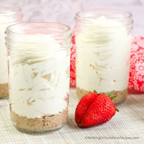 Jello Cheesecake Pudding Recipes, Cheesecake Pudding Recipes, Diy Cheesecake, Jello Cheesecake, Cheese Pudding, Dessert Cups Recipes, Mason Jar Desserts, Cheesecake Parfaits, Parfait Cups