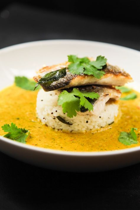 Very Simple Herbal Curry with Sea Bass and Lemon Rice Sea Bass Fillet Recipes, Bass Recipes, Fish Dishes Recipes, Gastronomic Food, Sea Bass Recipes, Plating Ideas, Savory Bites, Lemon Rice, Fine Dining Recipes