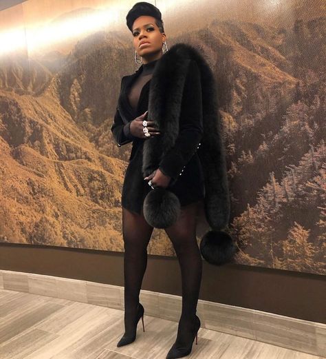 Hot Date Night Outfit, Fantasia Barrino, Modest Casual Outfits, Plus Size Fashionista, She's A Lady, Artist Outfit, Dope Fashion, All Black Outfit, Fall Fashion Outfits