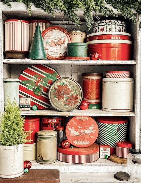 Vintage Christmas Decorations 1950s, Old Tins, Trendy Christmas Decor, Christmas Booth, Christmas Vignettes, Holiday Graphics, Cozy Christmas Decor, Vintage Holiday Decor, Vintage Cookies