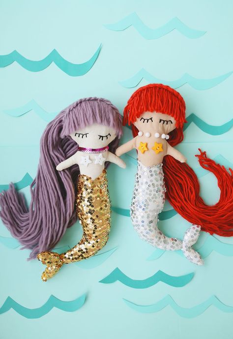 You guys!! I have been wanting to make a plush doll for so many months and I finally got it together these past few weeks. It was SO fun. My friends' kiddo had a mermaid doll when we were at coffee recently, and I had an OVERWHELMING urge to make some for my niece, Penelope. You know that feeling? Anyway! Here's my mermaid doll pattern. I hope you guys get... Doll Softie, Sequin Crafts, Mermaid Crafts, Mermaid Diy, Fabulous Diy, Mermaid Pattern, A Beautiful Mess, Mermaid Dolls, Baby Diy