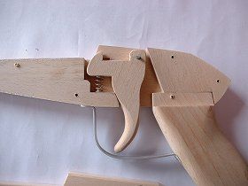 Homemade Crossbow, Diy Crossbow, Wooden Projects, Crossbow, Woodworking Projects Diy, Wood Toys, Rubber Band, Rubber Bands, Diy Wood Projects