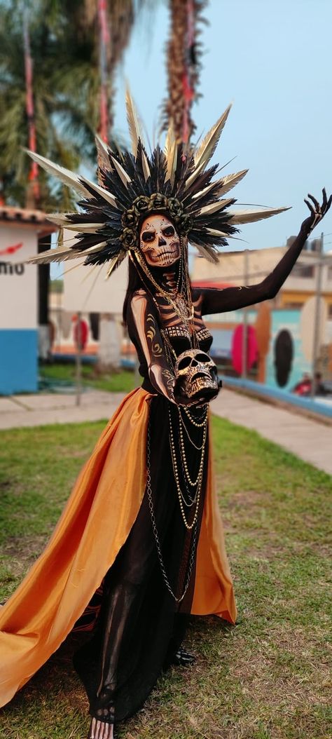 Catrina Costume Ideas, Musicians Costumes Ideas, Diy Catrina Costume, Catrina Outfit Costume Ideas, Catrina Costume Diy, Catrina Outfit, Catrina Dress, Mexican Halloween Costume, Catrina Costume