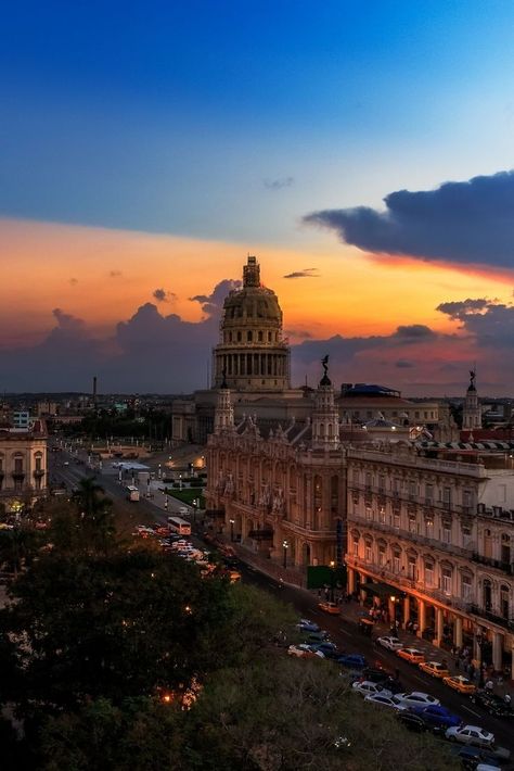 Check out this article for the best food and restaurant in Havana. The Best Things to do in Havana, Cuba at night and the best Havana entertaiment, cultural and restaurant tips and hidden gems. From exploring the best Cuban food in Havana Vieja and taking classic car rides to finding the best rooftops and the secret Cuban spots. #havana #cuba #travel #Caribbean #thingstodo #cuban #cubatravel #havana #barsinhavana #havanacuba #havanafood Cuba Wallpaper Aesthetic, Cuba Aesthetic Night, Cuba Travel Aesthetic, Cuba Havana Aesthetic, Cuba Scenery, Havana Cuba Aesthetic, Havana Aesthetic, Cuban Photography, Cuban Aesthetic