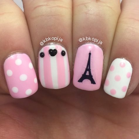 Parisian nails Eiffel Tower Nails, Paris Nail Art, Paris Nails, Scrapbook Collection, Simple Nail Designs, Autumn Nails, Gorillaz, Valentines Nails, Trendy Nails