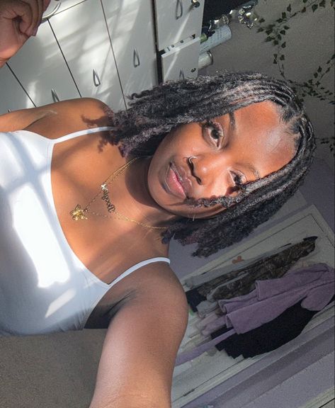 Locks On Black Women Natural Hair, Locs On Straight Hair, Short Natural Locs, Locks On Black Women, Black Locs Black Women, Locs Black Women Natural Hair, 80 Locs, Very Short Locs, Locs Women