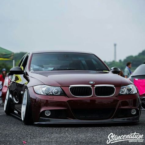 BMW E90 3 series burgundy stance slammed E90 Bmw, Bmw 325, Bmw 318i, Bmw Love, Bmw E90, Bmw Series, Honda Cars, Stance Nation, Nagasaki