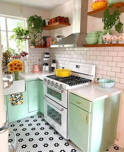 Colorful Cottage Core Kitchen, Retro Tiny Kitchen, Cute Retro Kitchen, Small Funky Kitchen, Eclectic Minimalist Decor Kitchen, Pastel Eclectic Kitchen, Kitchen Inspo Colorful, Retro Apartment Kitchen, 1950s Inspired Kitchen