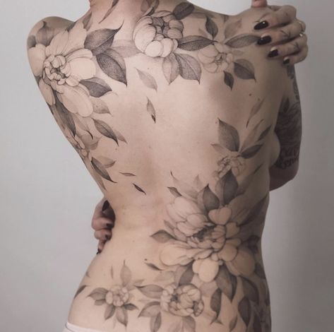 Back Tattoo Women Full, Open Tattoo, Floral Back Tattoos, Backpiece Tattoo, Tato Minimal, Feminine Tattoo Sleeves, Back Piece Tattoo, Flower Tattoo Back, Full Back Tattoos