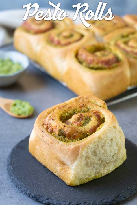 Pesto Rolls, Rv Snacks, Matcha Bread, Buttered Bread, Pesto Bread, Savoury Bakes, Knead Bread Recipe, Swirled Bread, Homemade Dinner Rolls