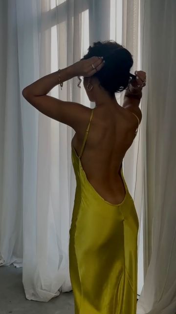 Open Back Maxi Dress Summer, Fully Backless Dress, Backless Sun Dress, Beachy Formal Dress, Backless Dress Casual Summer, Backless Dress Aesthetic, Sneakerball Party Outfits, Sneakerball Party, Gold Backless Dress