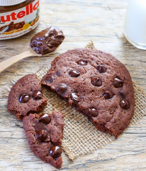 Microwave Nutella Cookie | Kirbie's Cravings | A San Diego food blog Nutella Microwave, Easy Nutella Desserts Microwave, Nutella Microwave Cookie, Nutella Stuffed Cookie Pie, Nutella Filled Chocolate Chip Cookies, Microwave Cookie, Nutella Filled Cookies, Nutella Cookie, Italian Biscuits